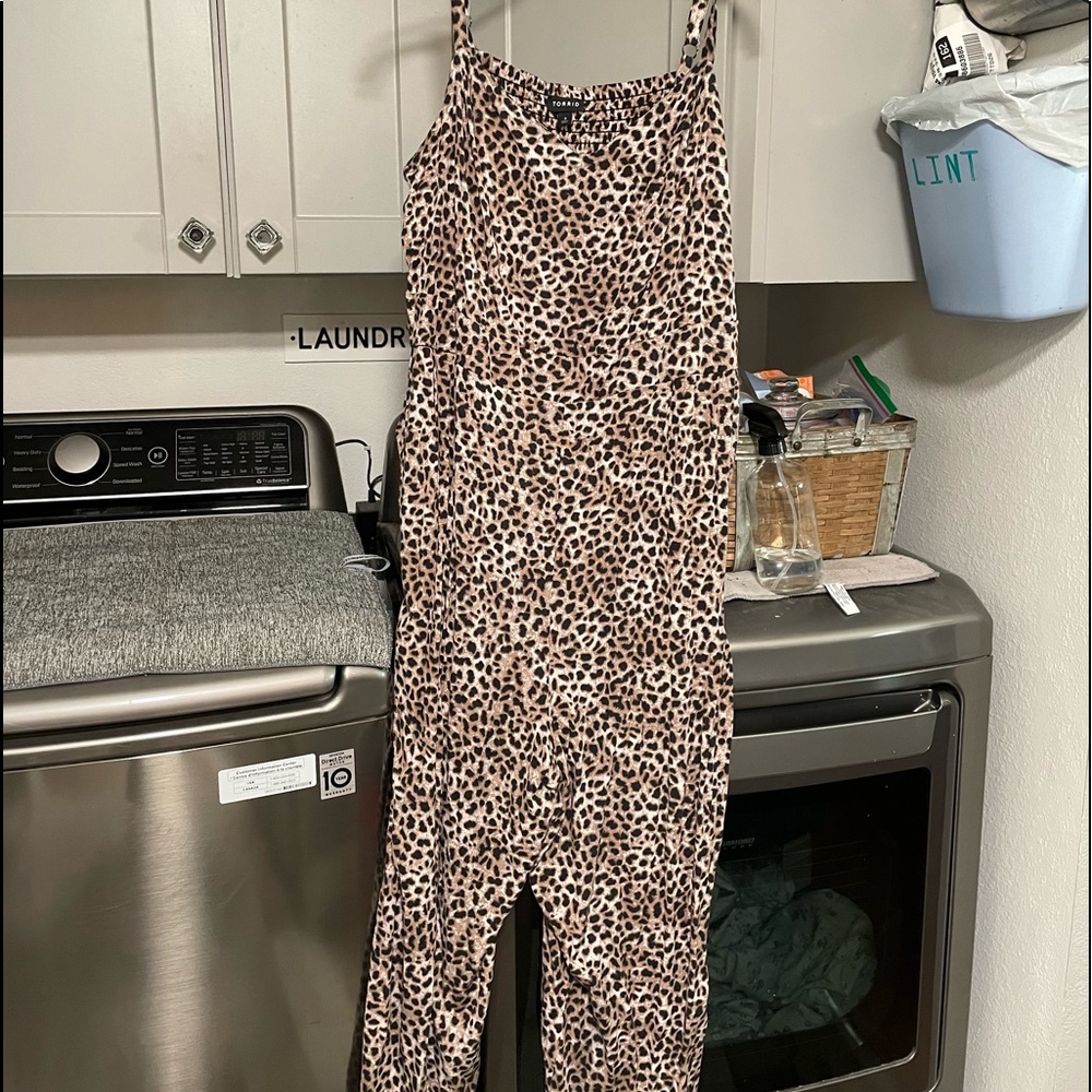 Torrid cheetah print cropped jumpsuit size 3x